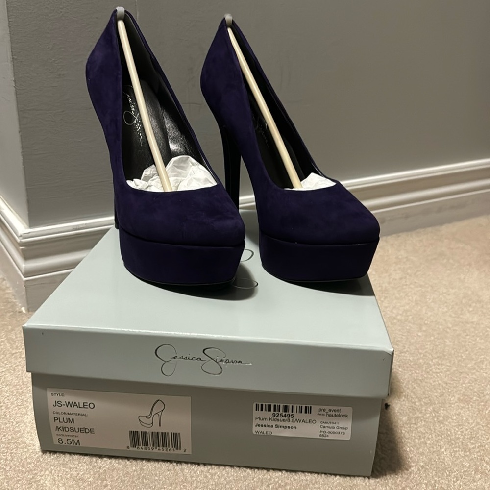 Jessica Simpson Suede heels